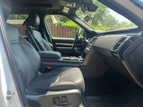Used 2020 Land Rover Discovery Landmark AWD/4WD image 16