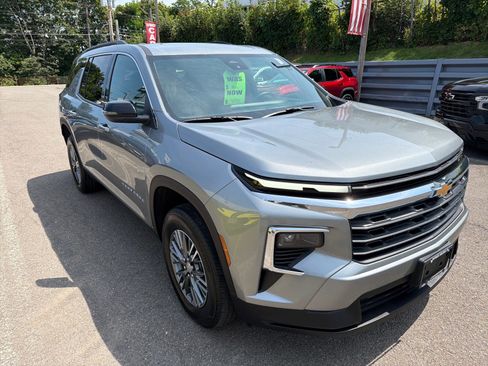 Used 2026 Chevrolet Traverse LT AWD/4WD image 4