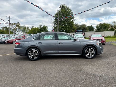 Used 2021 Volkswagen Passat 2.0T SE image 6