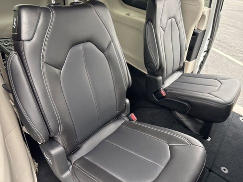Used 2024 Chrysler Pacifica Touring-L w/ Road Tripper Package FWD image 29