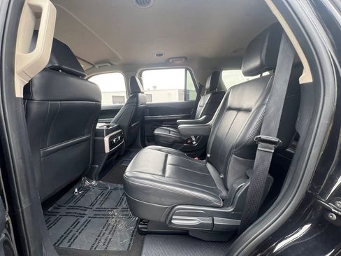 Used 2024 Ford Expedition XLT AWD/4WD image 32