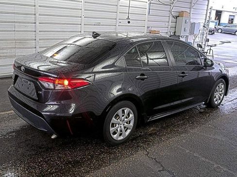 Used 2022 Toyota Corolla LE image 4
