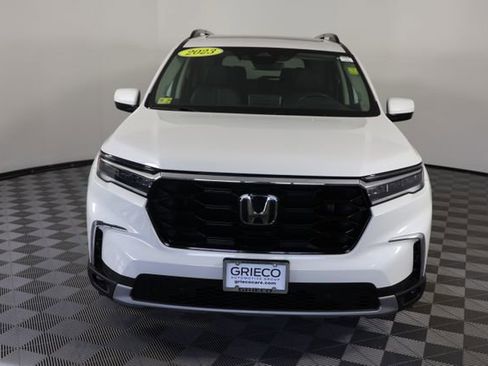 Used 2023 Honda Pilot Touring image 3
