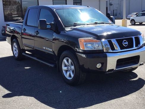 Used 2011 Nissan Titan SV w/ SV Premium Utility Pkg image 3