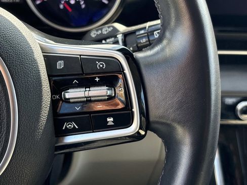 Used 2022 Kia Carnival SX image 28