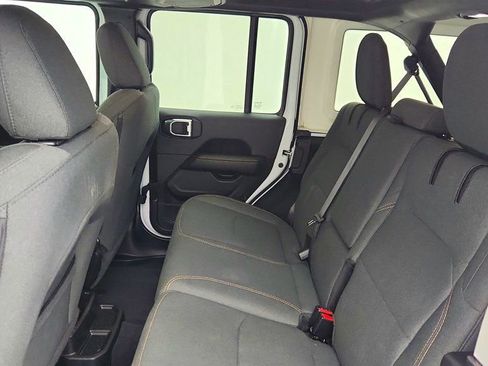 Used 2025 Jeep Wrangler Unlimited Sahara image 21