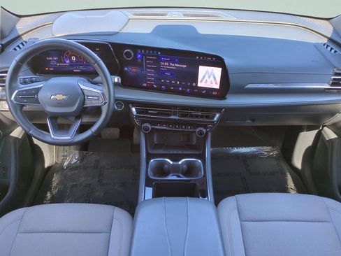 Used 2025 Chevrolet Traverse LT image 25