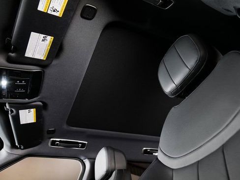 Used 2023 Land Rover Range Rover Long Wheelbase SE image 24