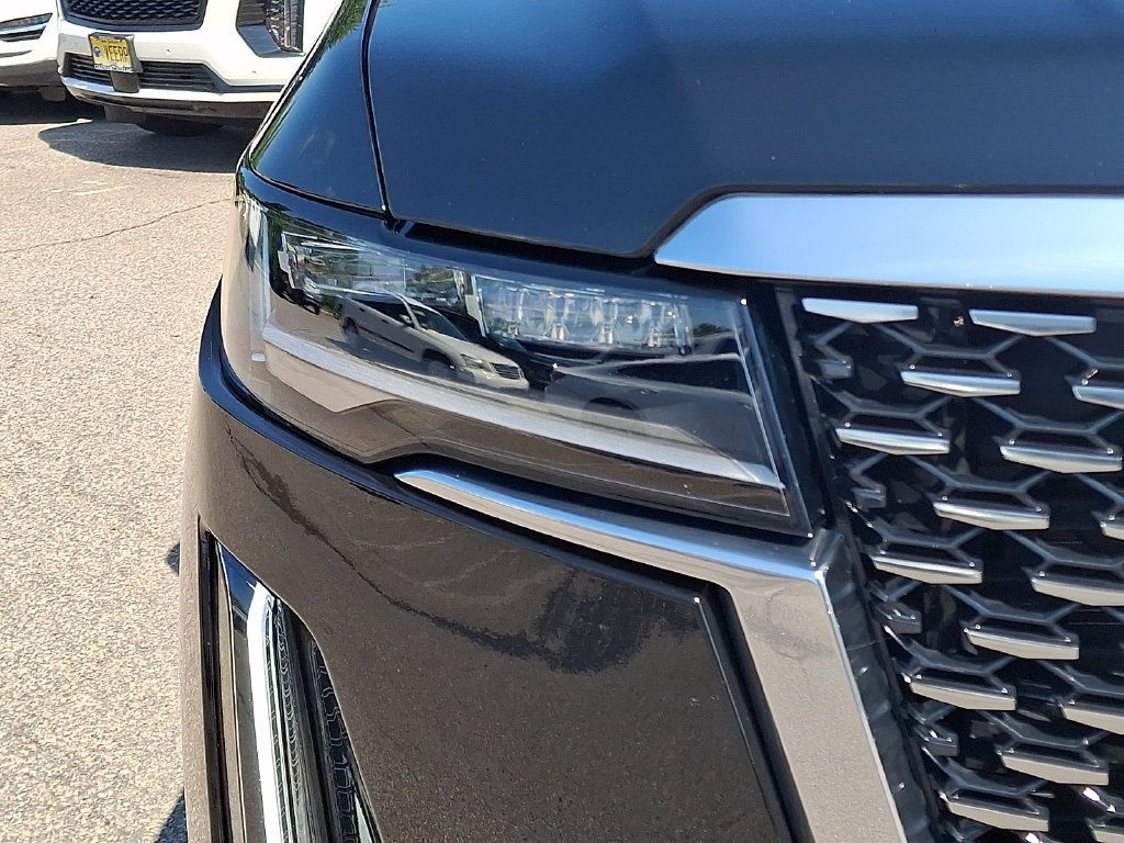 Used 2024 Cadillac Escalade Premium Luxury w/ Performance Package AWD/4WD image 9
