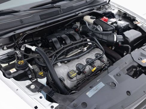 Used 2010 Ford Taurus Limited image 38