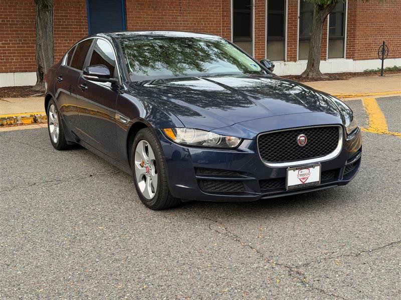 Used 2017 Jaguar XE RWD image 5