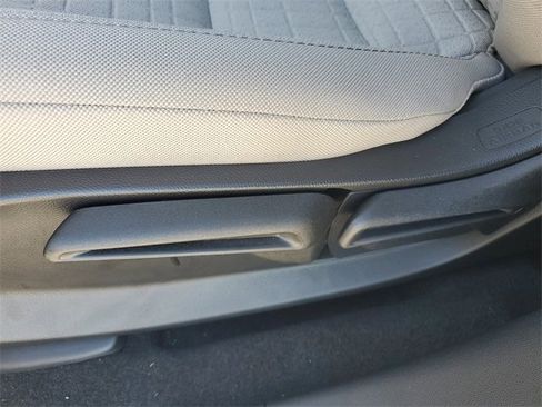 Used 2025 Honda HR-V LX image 10