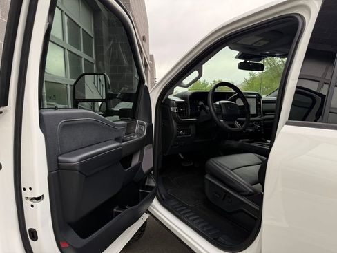 Used 2025 Ford F350 Lariat AWD/4WD image 33