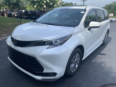 Used 2025 Toyota Sienna XLE