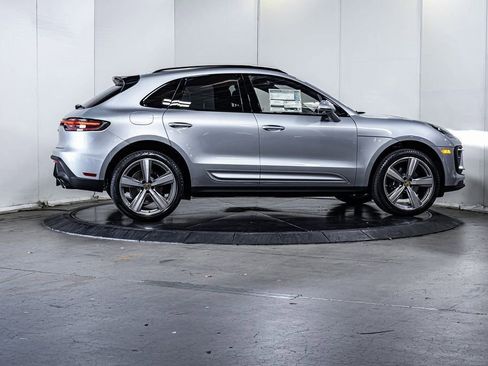 Certified 2025 Porsche Macan image 8