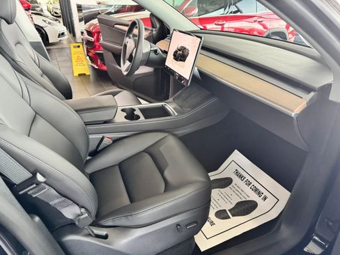 Used 2024 Tesla Model Y Long Range image 12