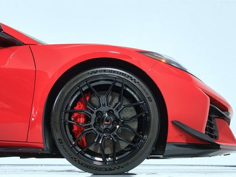 Used 2023 Chevrolet Corvette Z06 w/ Z07 Performance Package RWD image 15