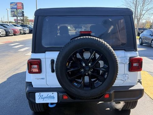 Used 2022 Jeep Wrangler Unlimited Sahara 4xe image 7