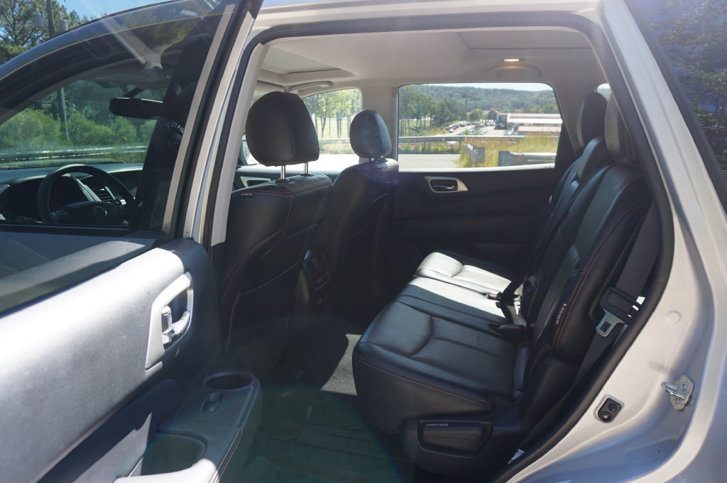 Used 2019 Nissan Pathfinder SL FWD image 15