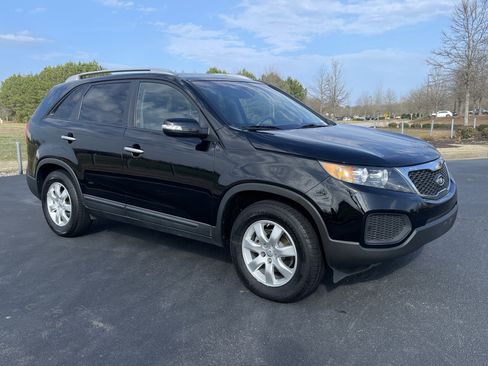 Used 2013 Kia Sorento LX image 2