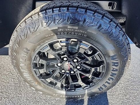 New 2026 GMC Canyon Elevation w/ Convenience Package image 17