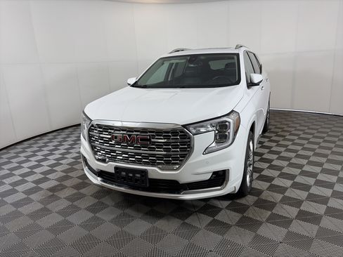Used 2023 GMC Terrain Denali AWD/4WD image 2