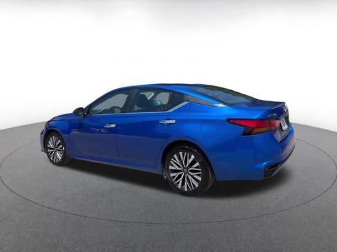 Used 2025 Nissan Altima 2.5 SV image 10