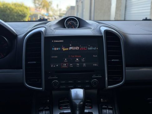 Used 2017 Porsche Cayenne GTS AWD/4WD image 17