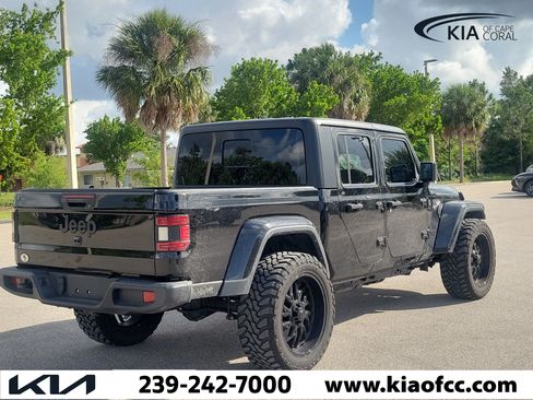Used 2024 Jeep Gladiator Sport AWD/4WD image 6