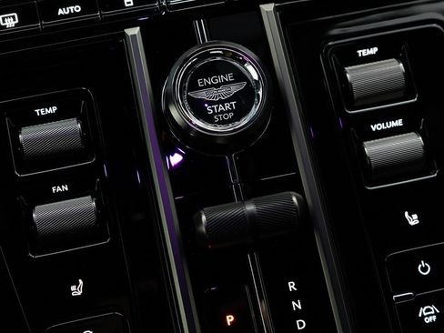 Used 2026 Aston Martin V8 Vantage Coupe RWD image 28