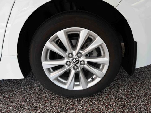 Used 2025 Toyota Corolla LE w/ LE Premium Package FWD image 28