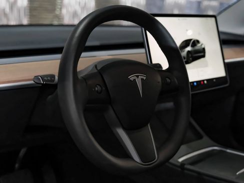 Used 2023 Tesla Model 3 Standard Range image 14