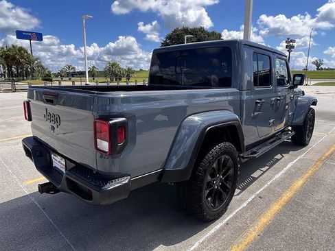 Used 2025 Jeep Gladiator Sport AWD/4WD image 3