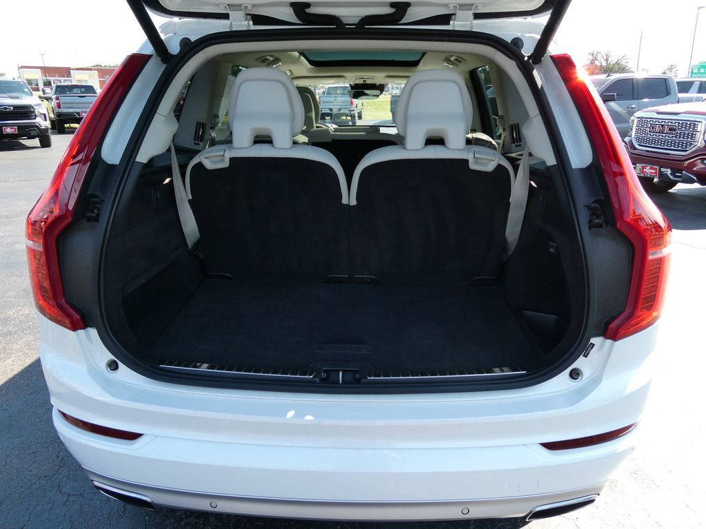 Used 2021 Volvo XC90 T5 Momentum w/ Advanced Package AWD/4WD image 17