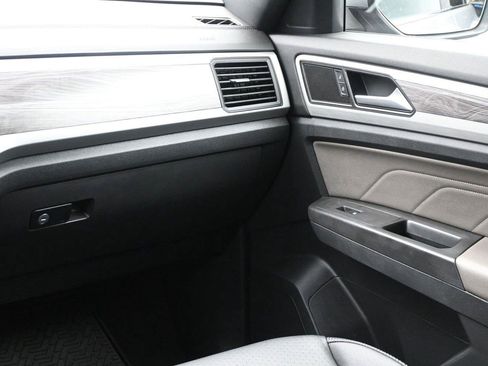 Used 2022 Volkswagen Atlas Cross Sport SE AWD/4WD image 14