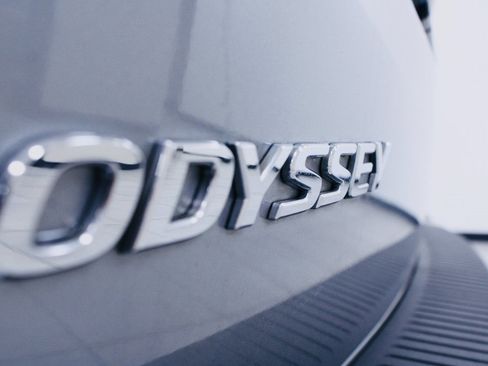 Used 2023 Honda Odyssey Elite image 4