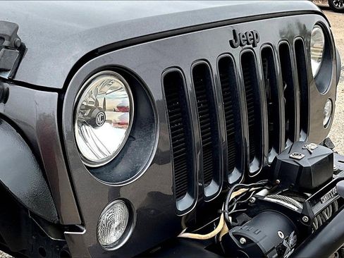 Used 2016 Jeep Wrangler Unlimited Sahara image 29