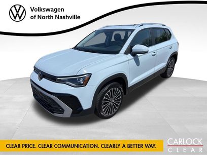 Used 2025 Volkswagen Taos SE w/ Panoramic Sunroof Package