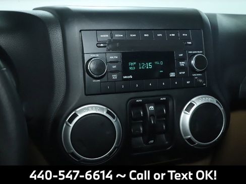 Used 2014 Jeep Wrangler Unlimited Sahara image 34