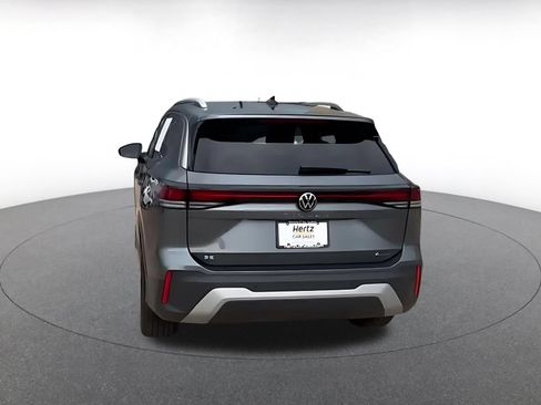 Used 2026 Volkswagen Tiguan SE AWD/4WD image 12