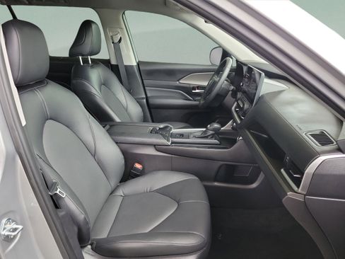 Certified 2025 Toyota Grand Highlander AWD image 33