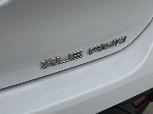 Certified 2024 Toyota Highlander XLE image 52