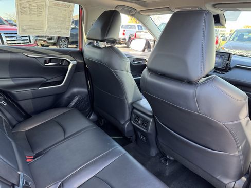 Used 2020 Toyota RAV4 XLE Premium image 37