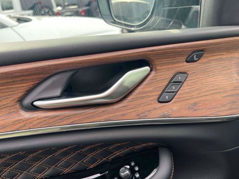 Used 2023 Jeep Grand Cherokee Summit w/ Luxury Tech Group V image 21