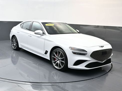 Used 2025 Genesis G70 2.5T image 1