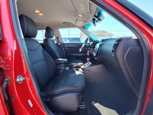 Used 2016 Kia Soul + FWD image 38