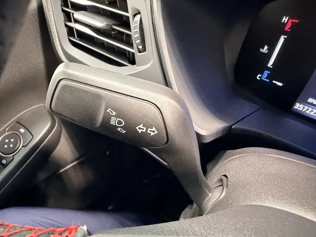 Used 2025 Ford Escape ST-Line Select AWD/4WD image 17