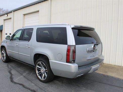 Used 2013 Cadillac Escalade ESV Premium image 4