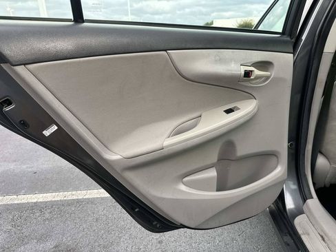 Used 2013 Toyota Corolla L FWD image 13