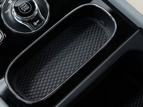 New 2025 Bentley Bentayga V8 image 34